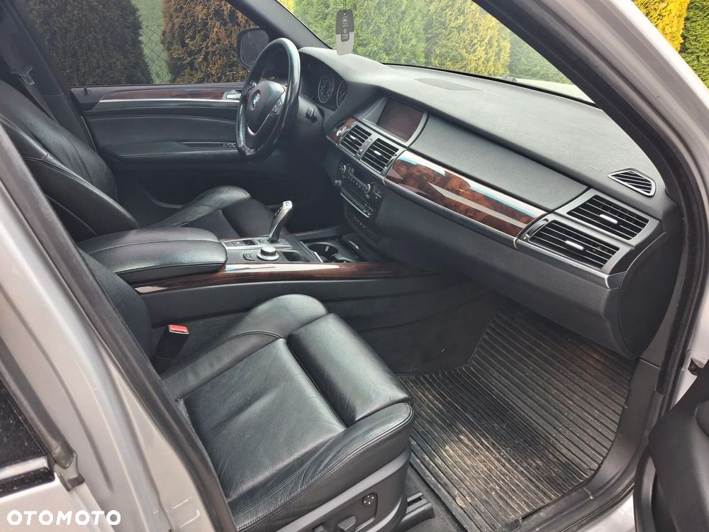 BMW X5 4.8 is - 8