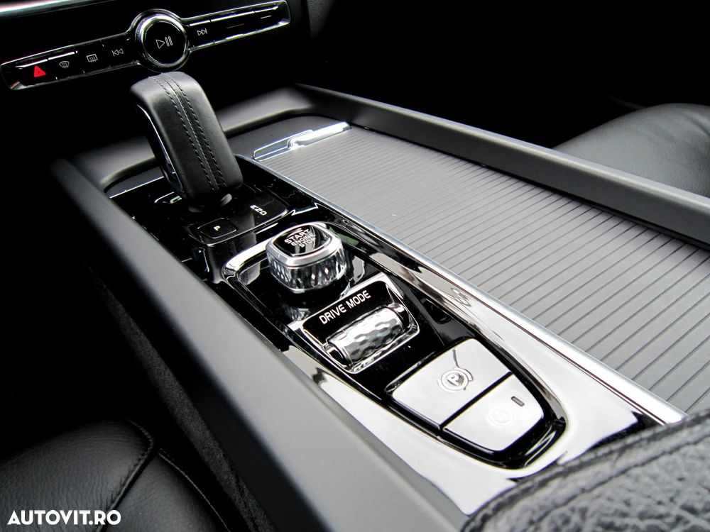 Volvo XC 60 B4 MHEV AT8 FWD Momentum Pro - 21