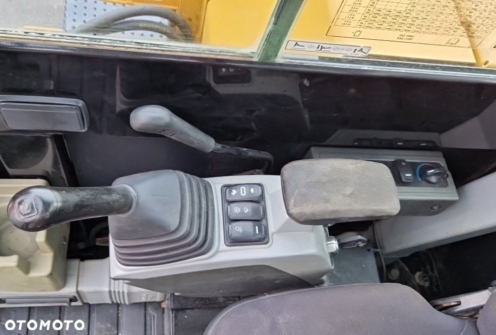 Caterpillar 305.5E2 - 2