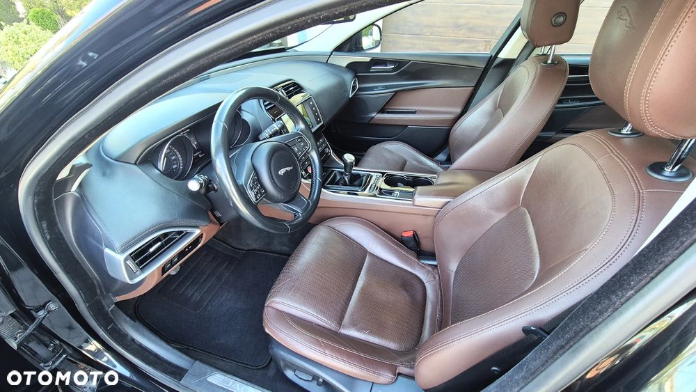 Jaguar XE 2.0 D Portfolio - 26