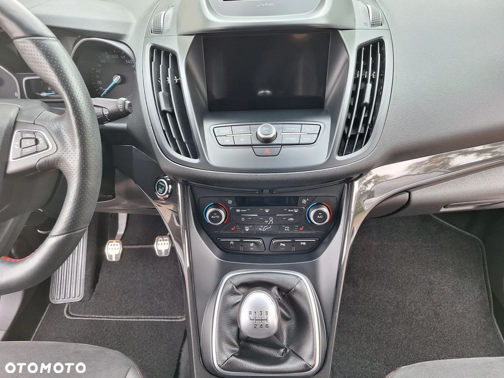 Ford Kuga 1.5 EcoBoost 2x4 ST-Line - 9