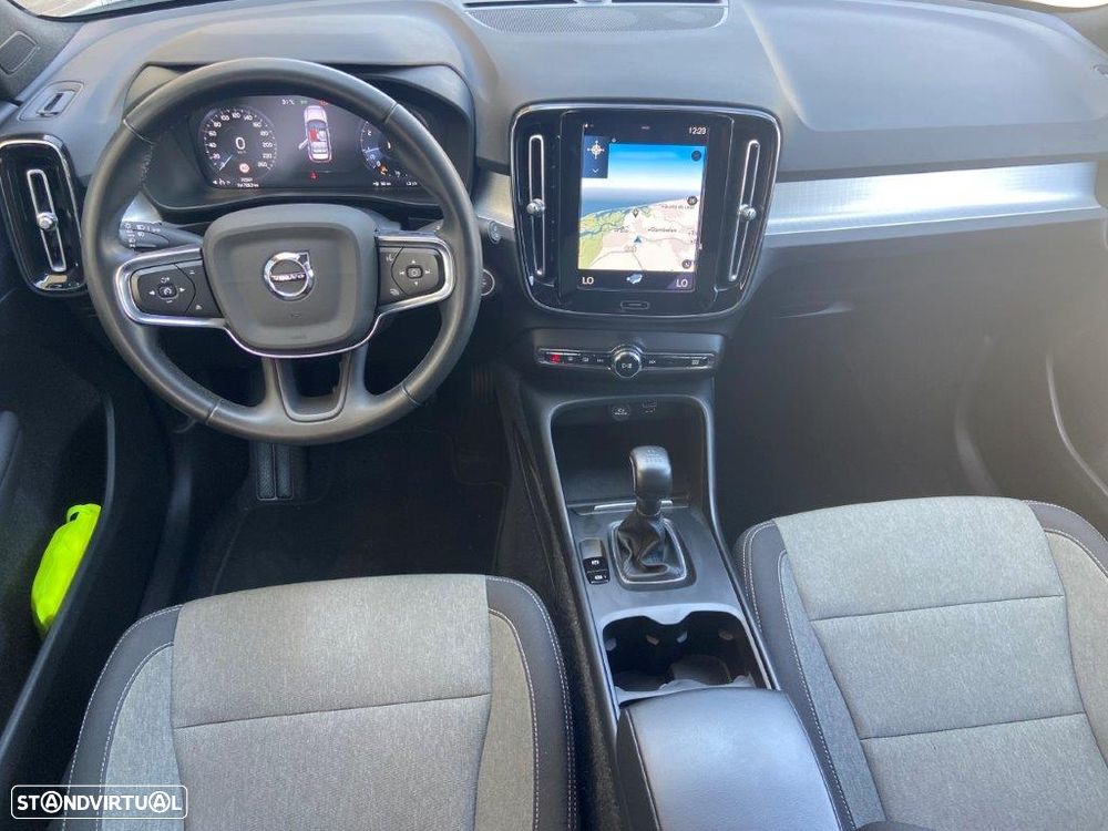 Volvo XC 40 1.5 T2 Momentum Plus - 9
