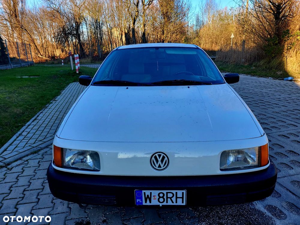 Volkswagen Passat 1.8 CL - 2