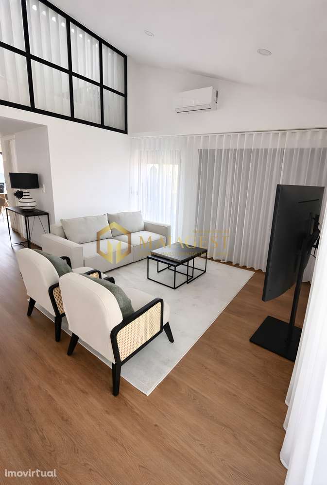 T1 Moderno com Grande Terraço, Garagem e Elevador - Grande imagem: 2/13