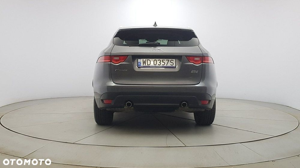 Jaguar F-Pace - 6