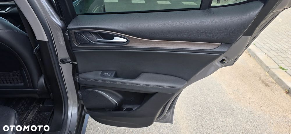 Alfa Romeo Stelvio 2.0 Turbo 16V AT8-Q4 Veloce Ti - 26