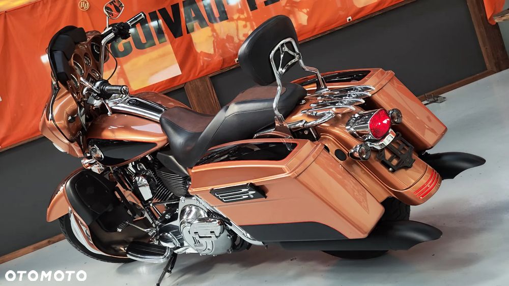 Harley-Davidson Touring Street Glide - 40