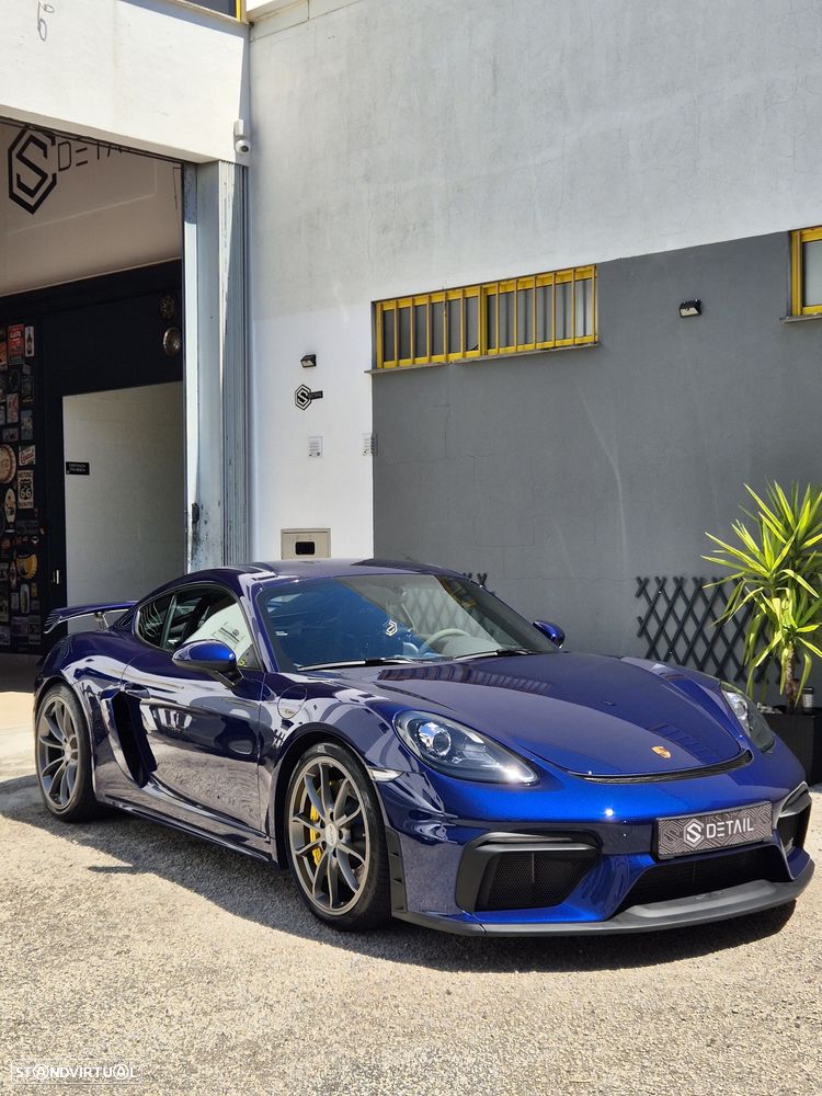 Porsche 718 Cayman GT4 - 1