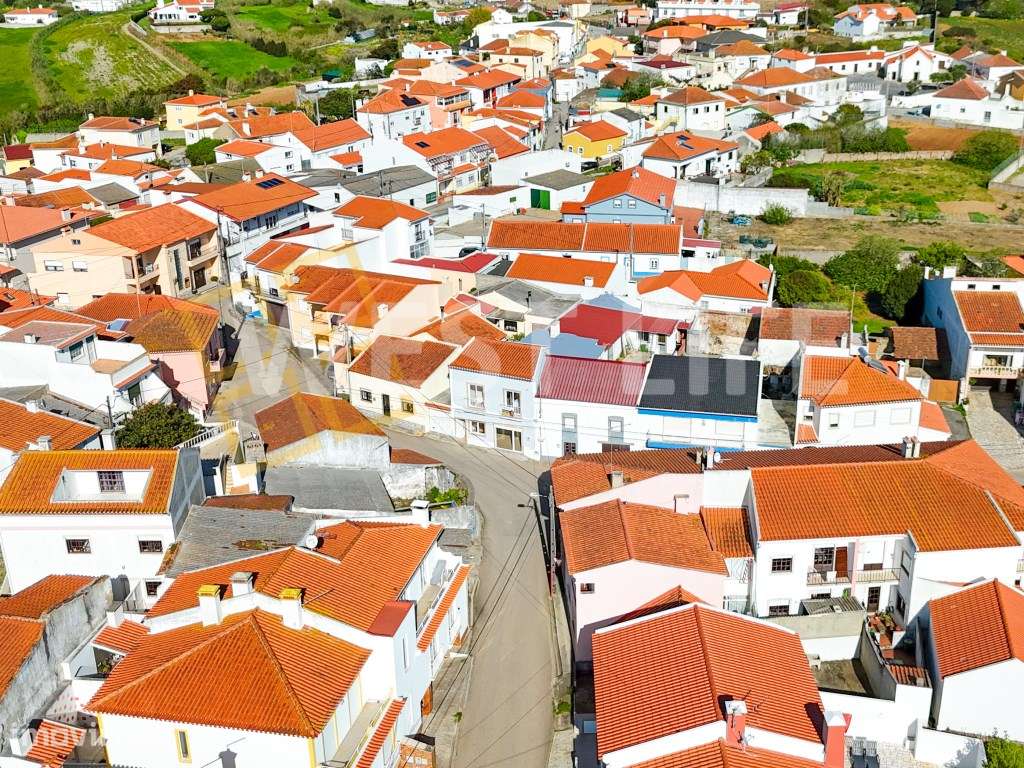 Moradia T2 totalmente remodelada com VISTA MAR a 4 minutos da praia... - Grande imagem: 5/27