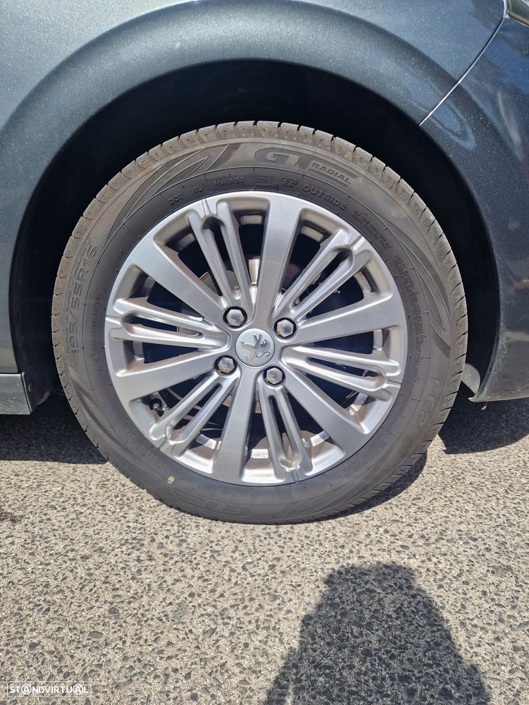 Peugeot 208 1.2 PureTech Style - 8