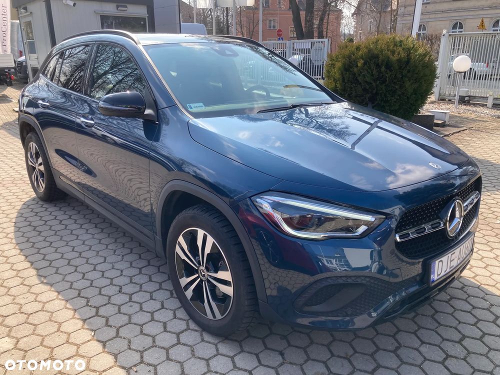 Mercedes-Benz GLA - 2