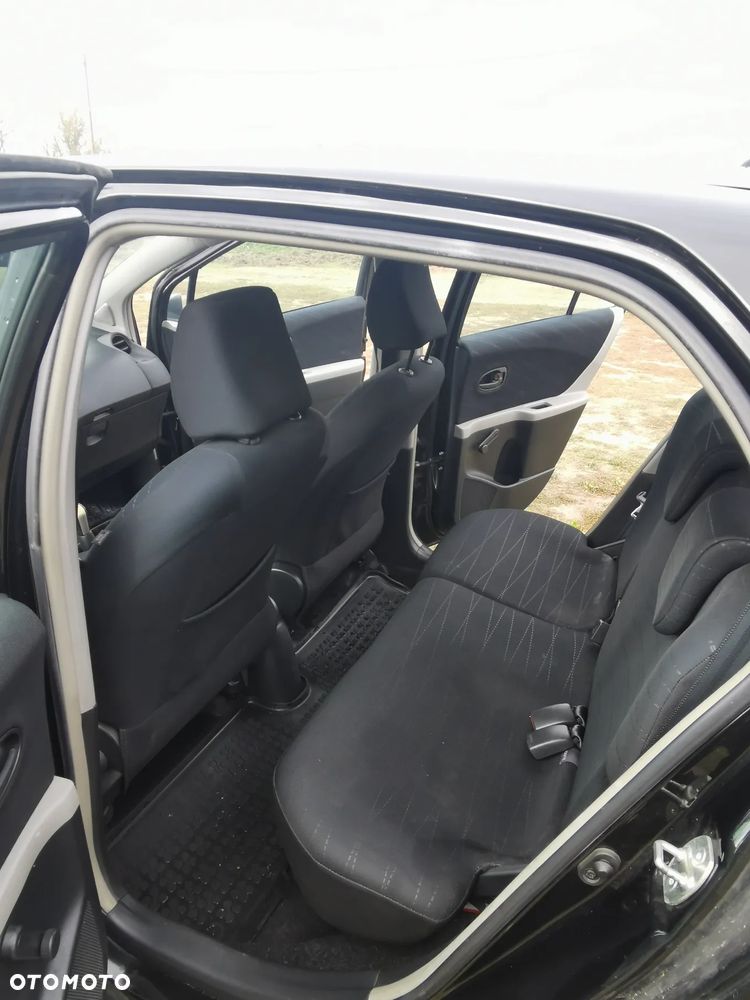 Toyota Yaris - 10