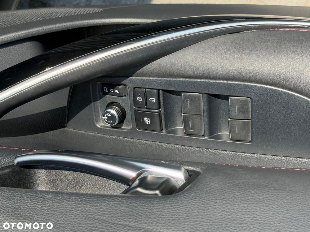 Toyota Corolla 2.0 Hybrid Executive - 24