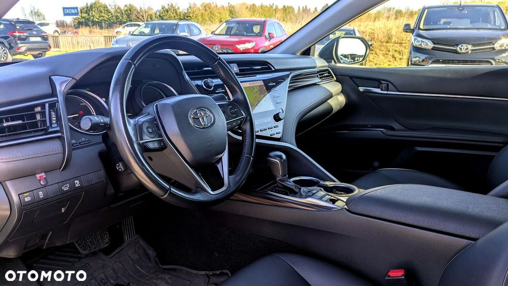 Toyota Camry - 10