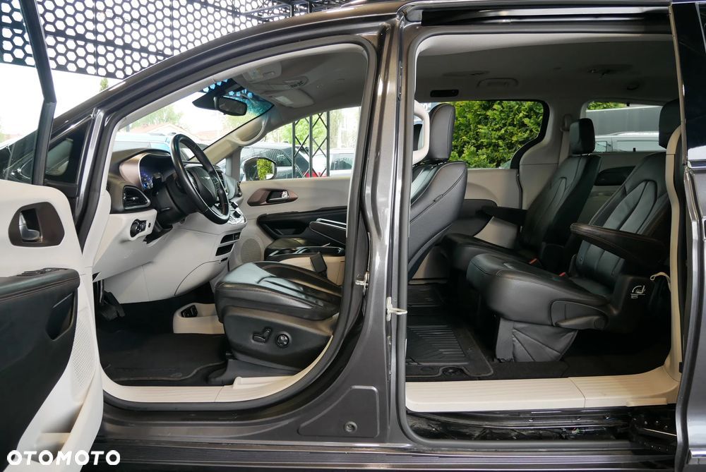 Chrysler Pacifica - 8