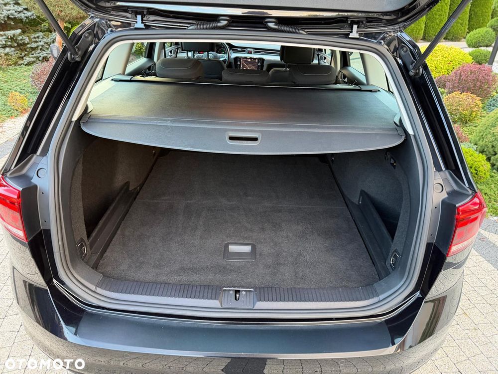 Volkswagen Passat 2.0 TDI SCR DSG Comfortline - 23