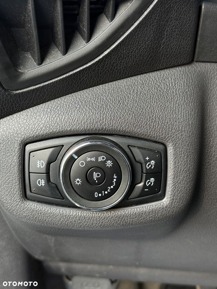 Ford Transit Connect - 23
