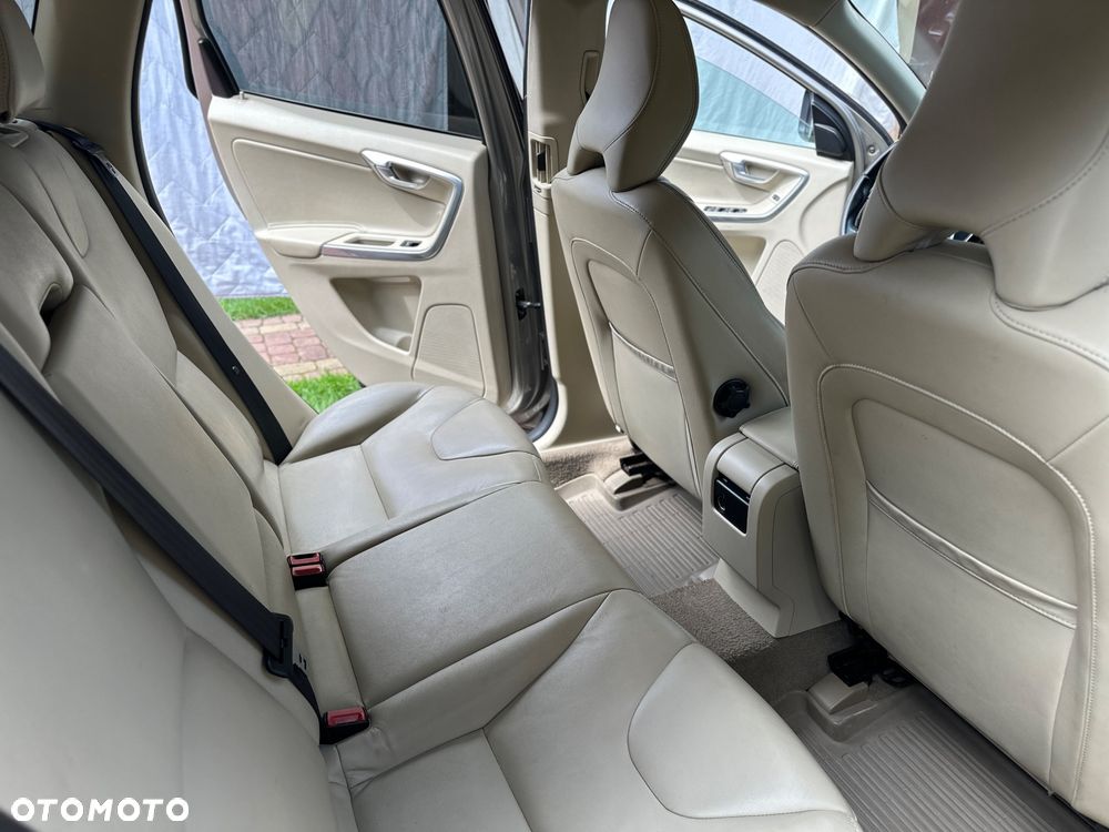 Volvo XC 60 D5 AWD Summum - 16