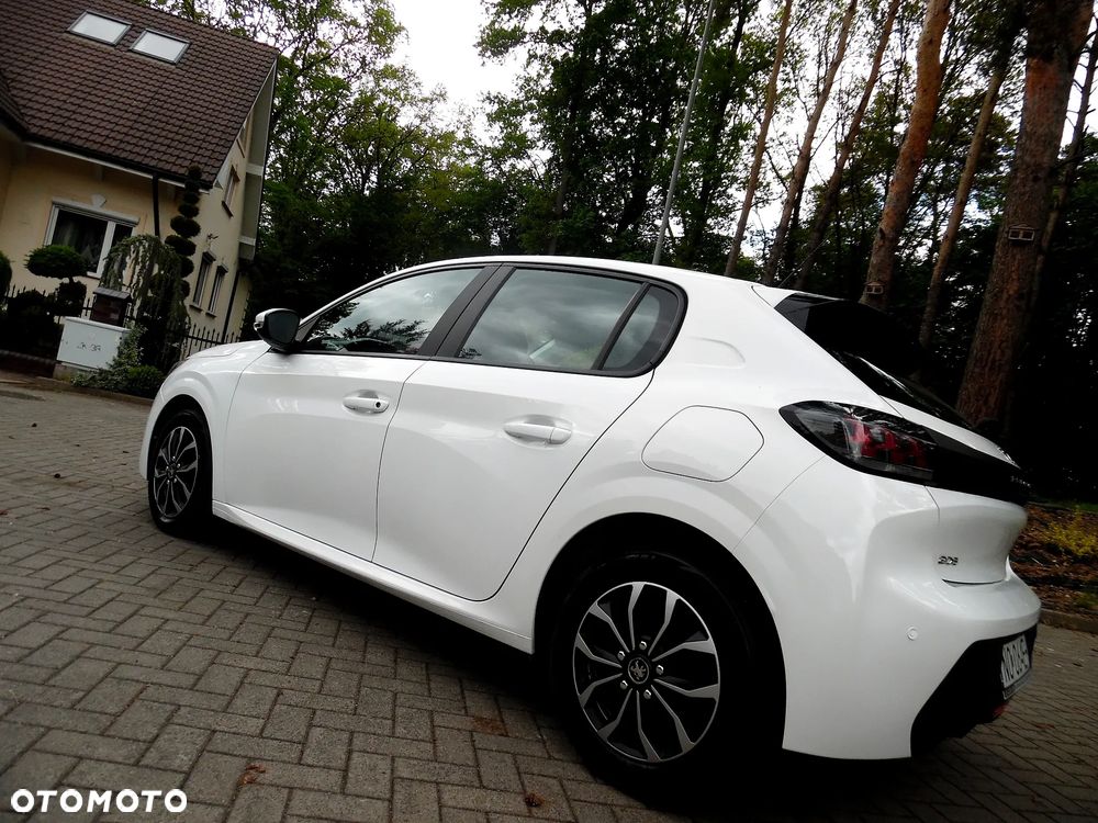 Peugeot 208 - 23