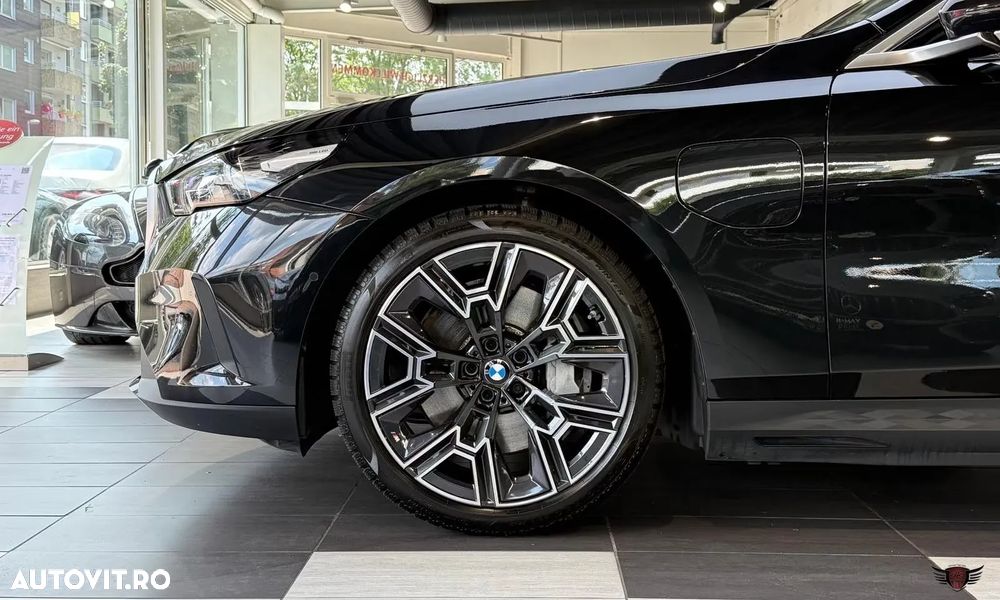 BMW Seria 5 550e xDrive Aut. - 27