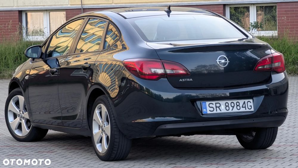 Opel Astra 1.6 Enjoy - 30