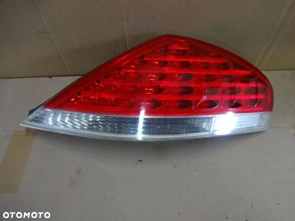 BMW 6 E63 E64 CABRIO TYLNA PRAWA LAMPA EUROPA - 1
