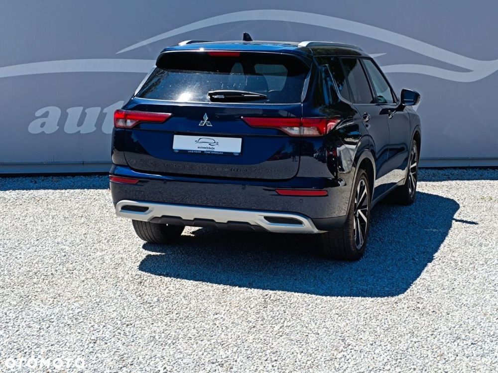 Mitsubishi Outlander - 12