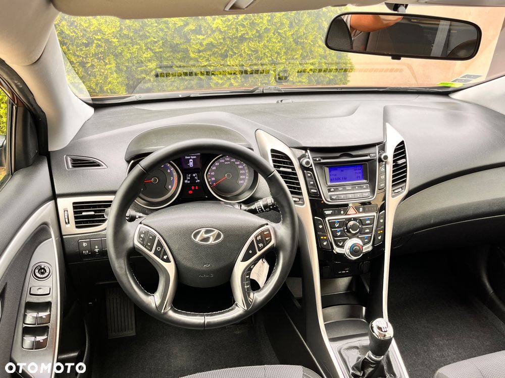 Hyundai i30 1.6 Comfort - 14