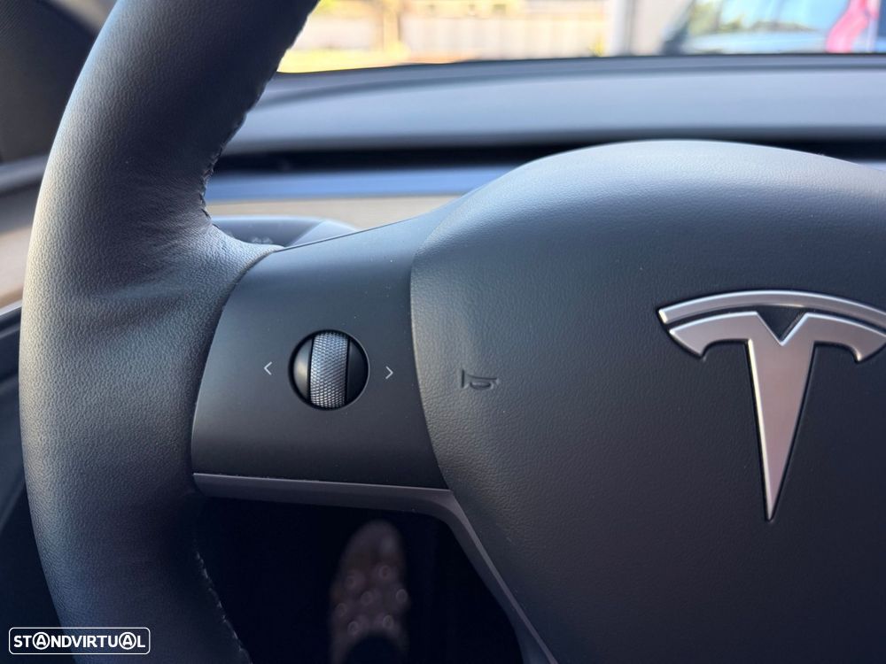 Tesla Model Y - 14