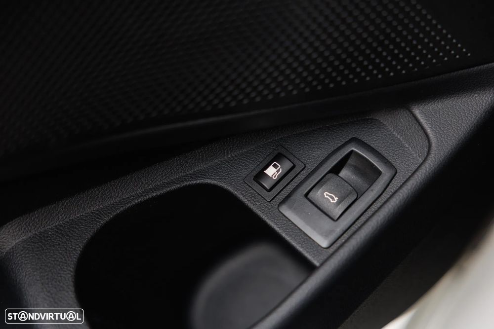 BMW 320 e Pack M Auto - 41