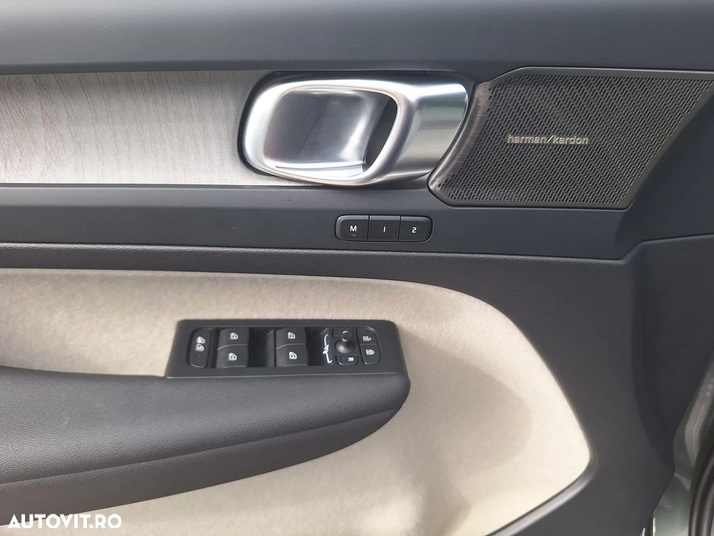 Volvo XC 40 B3 AT FWD MHEV Plus Dark - 26