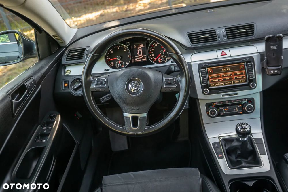 Volkswagen Passat 2.0 TDI Highline - 38