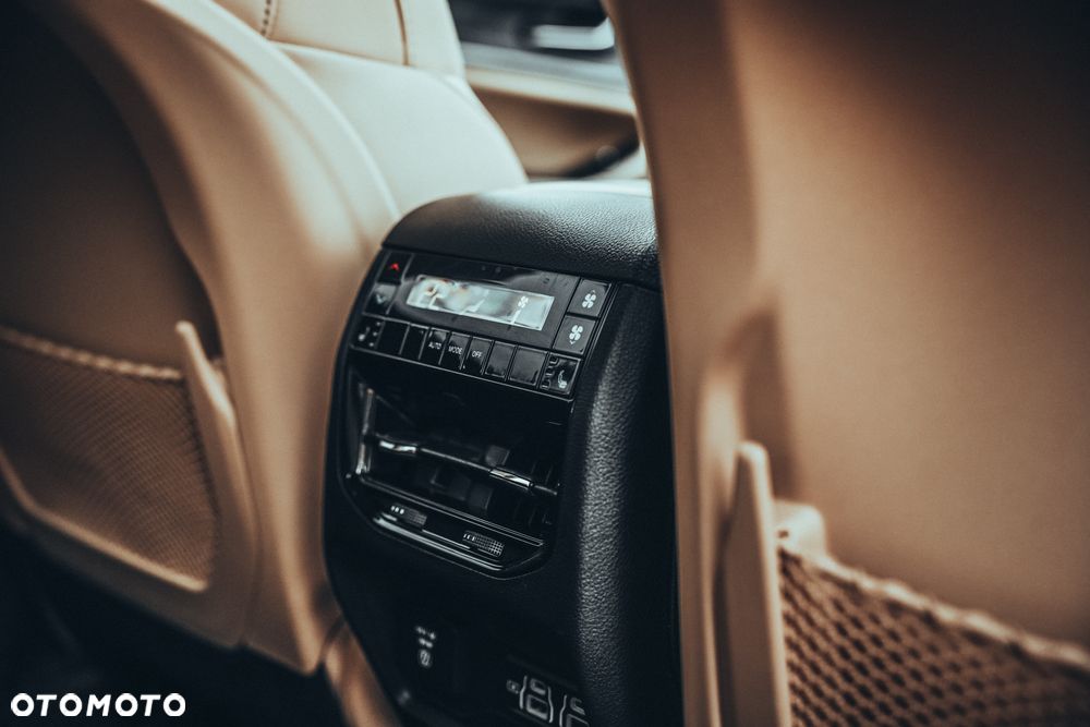 Jeep Grand Cherokee - 29