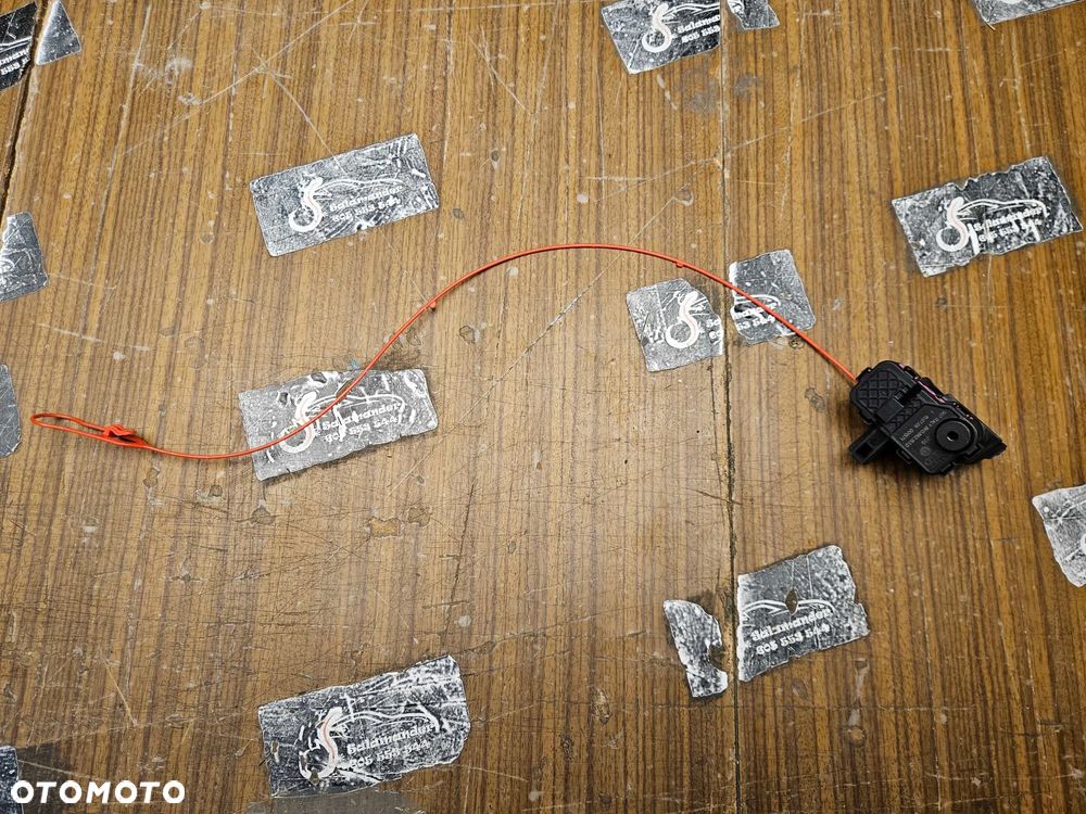 Siłownik 8K0862153D 4F0862165A Silniczek Elektryczny Cięgno Zamek Klapki Wlewu Paliwa Awaryjne Otwieranie Audi A4 B8 A5 A6 Q5 - 1