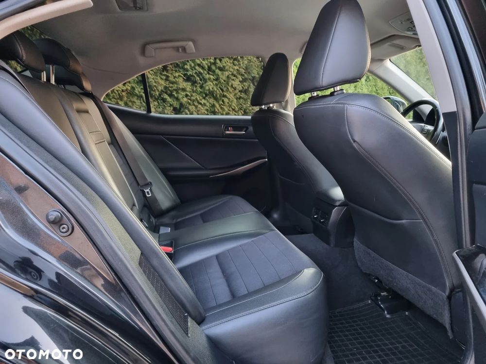 Lexus IS Business Edition - 7