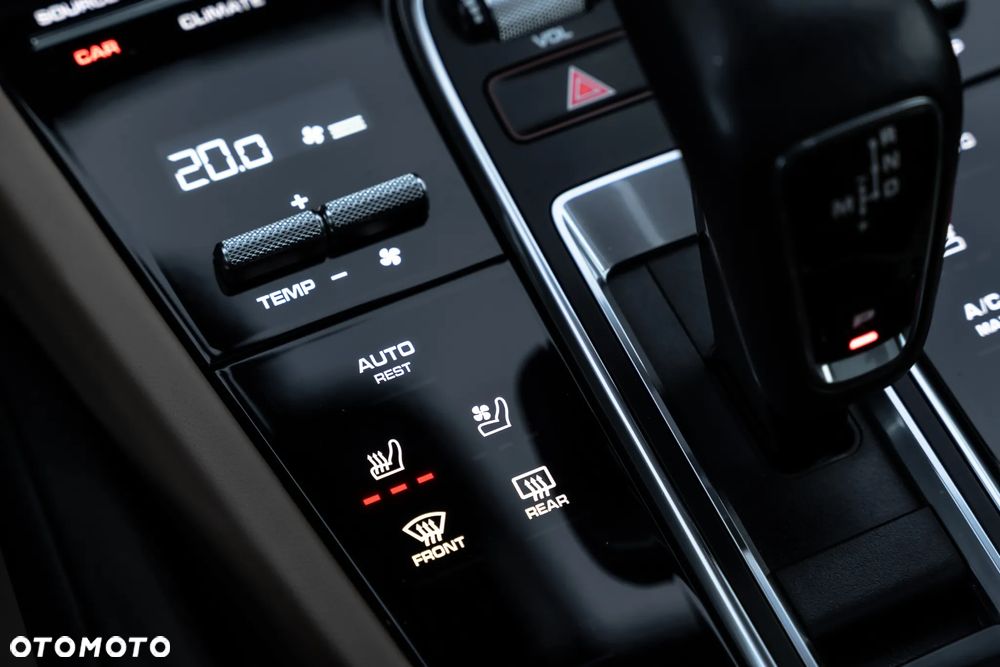 Porsche Cayenne Platinum Edition - 24