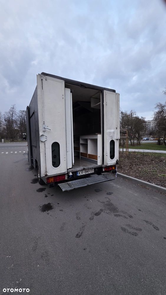 Mercedes-Benz Sprinter - 25