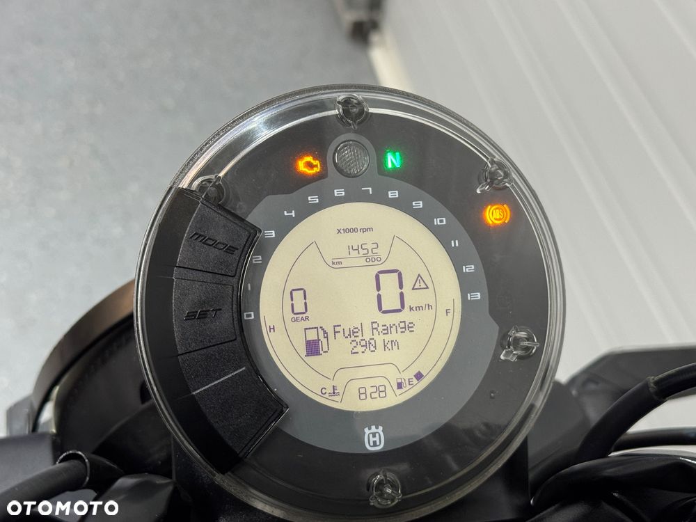 Husqvarna Svartpilen - 20