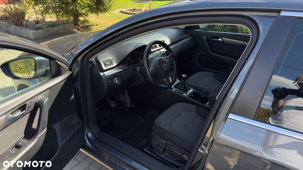 Volkswagen Passat 1.6 TDI BlueMotion Technology Comfortline - 12