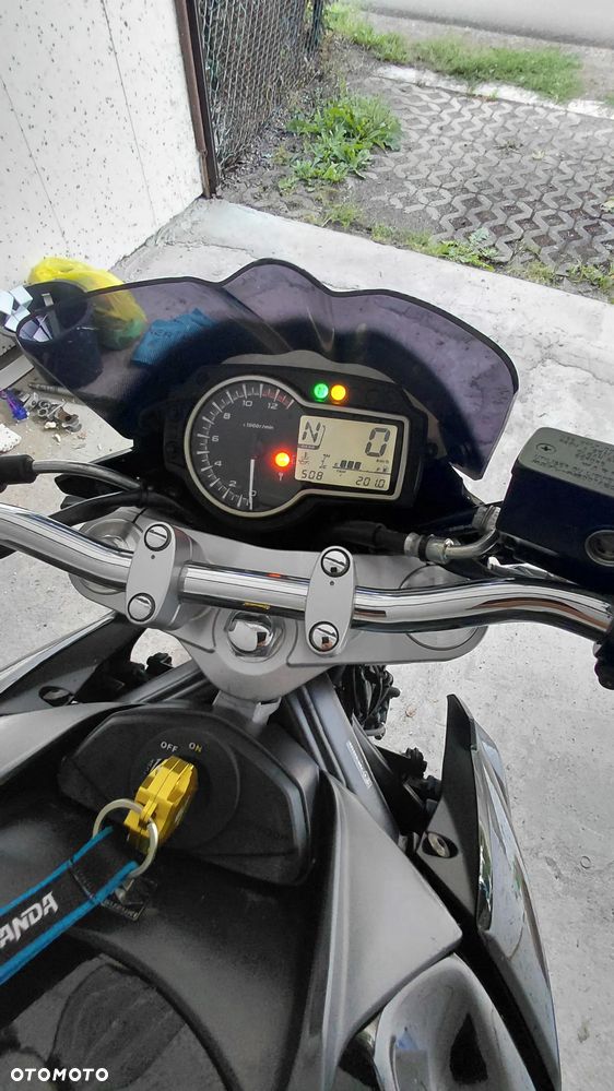 Suzuki GSR - 9