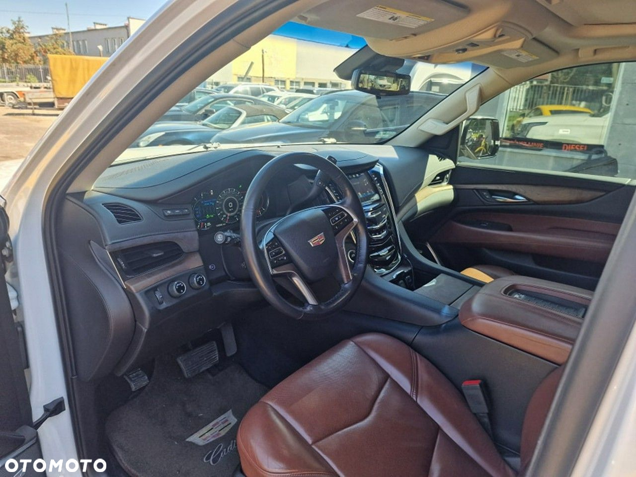 Cadillac Escalade - 8