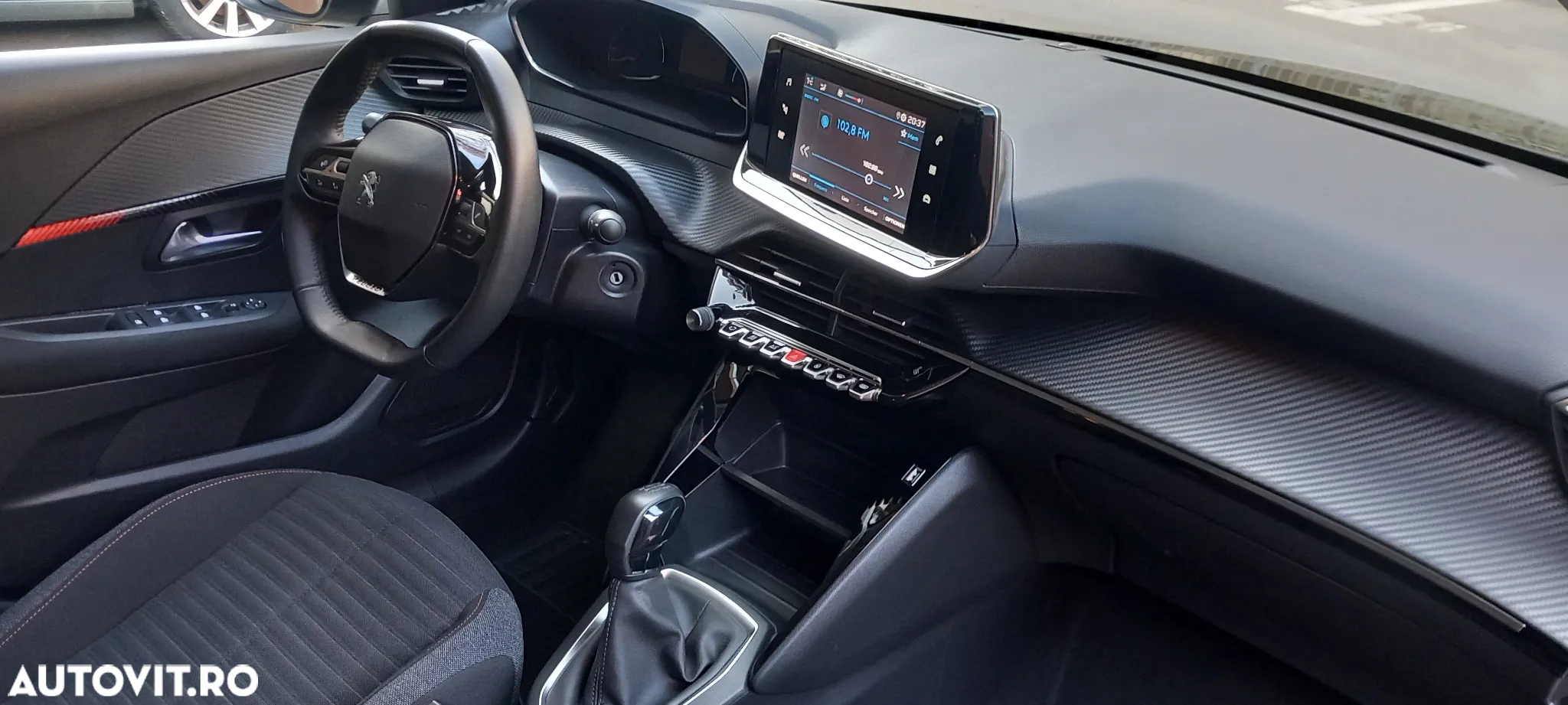 Peugeot 208 - 5