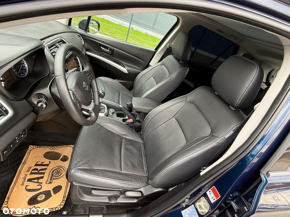 Suzuki SX4 S-Cross 1.4 T Premium 4WD - 24