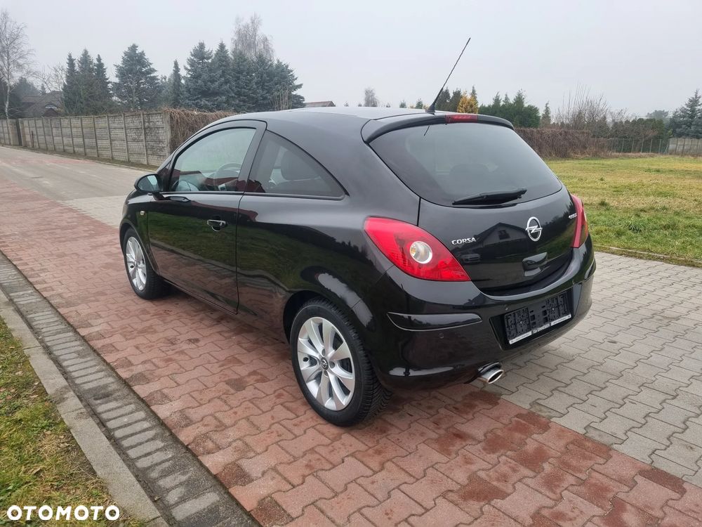 Opel Corsa 1.4 16V Cosmo - 2