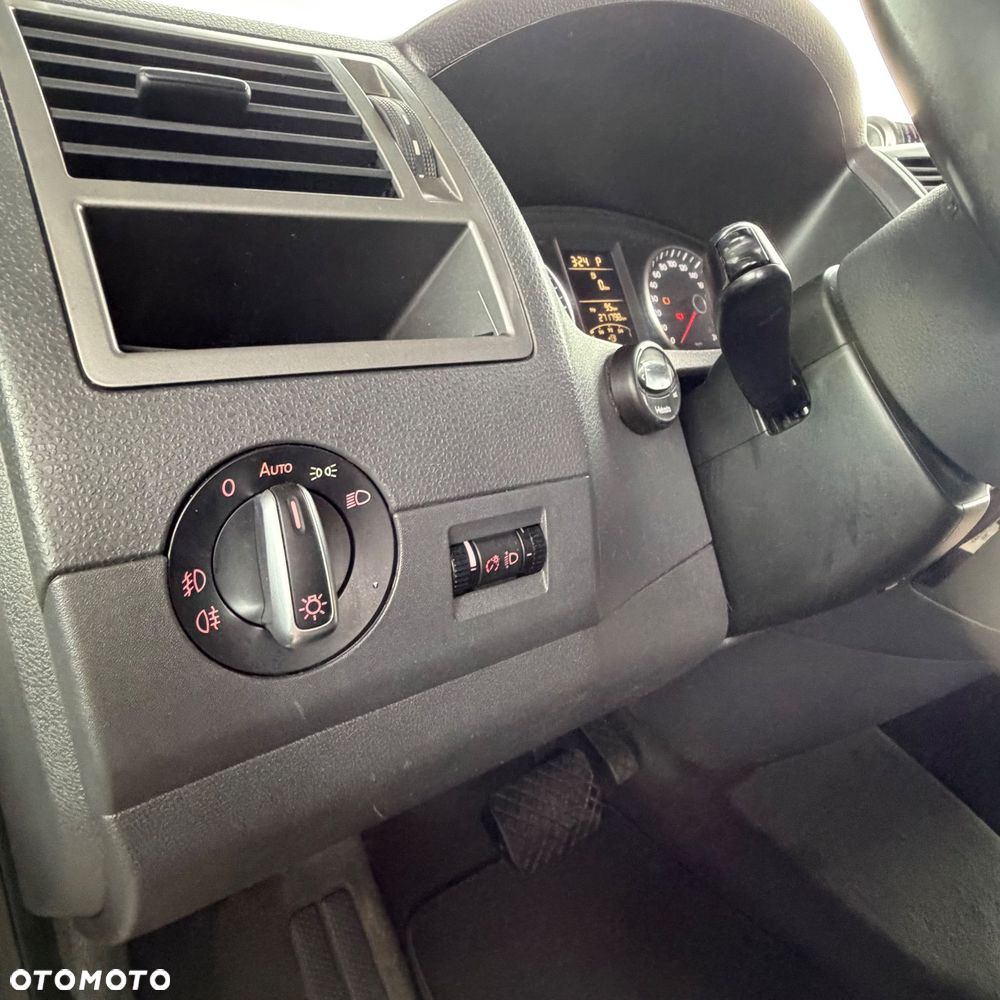 Volkswagen Multivan - 29