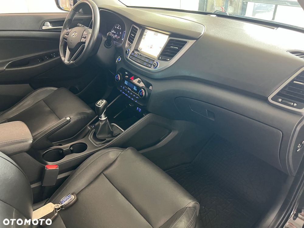 Hyundai Tucson blue 1.7 CRDi 2WD Style - 24