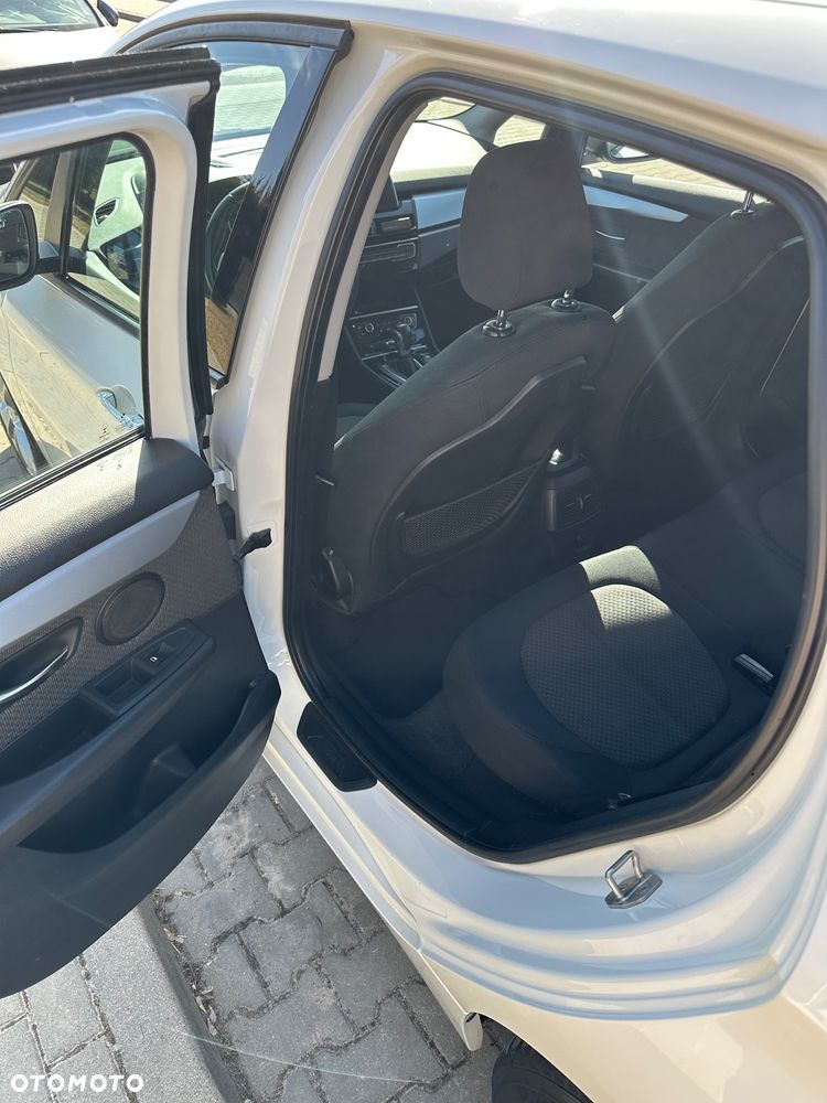 BMW Seria 2 218d - 12