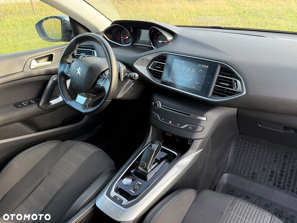 Peugeot 308 BlueHDi 130 EAT8 Black Edition - 17