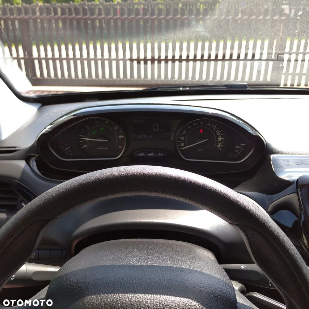 Peugeot 208 - 14
