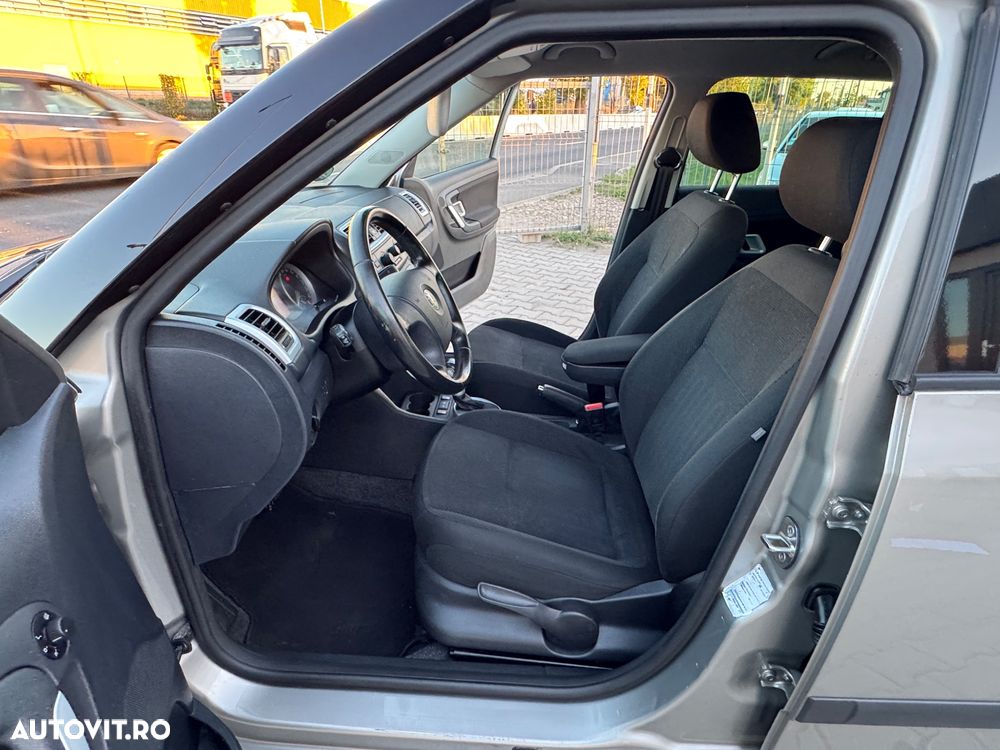 Skoda Fabia 1.6 16V Combi Tiptronic Elegance - 39
